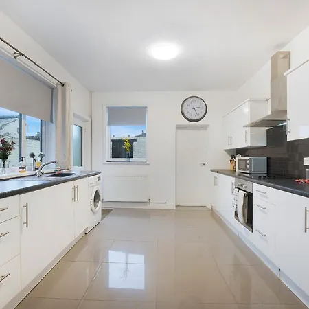בית נופש Unique! 5br In Queen Street *