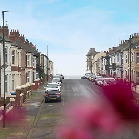 Unique! 5br In Queen Street * Redcar