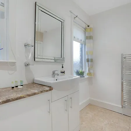 בית נופש Unique! 5br In Queen Street *