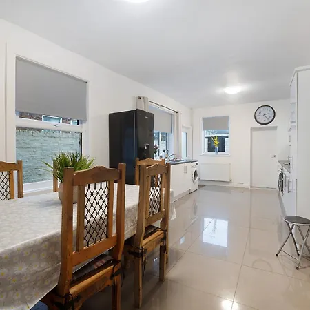 Unique! 5br In Queen Street Redcar