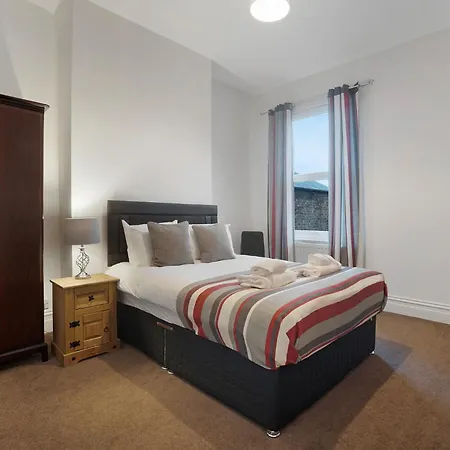 Unique! 5br In Queen Street *