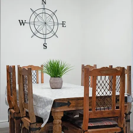 Unique! 5br In Queen Street