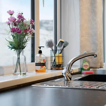 Unique! 5br In Queen Street * רדקאר