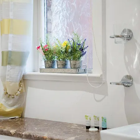 Unique! 5br In Queen Street *