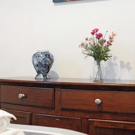 Unique! 5br In Queen Street