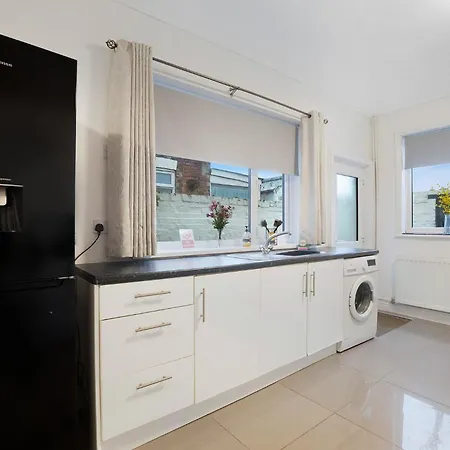 Unique! 5br In Queen Street