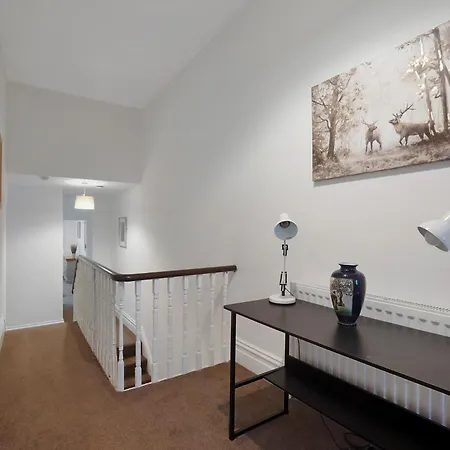 בית נופש Unique! 5br In Queen Street רדקאר