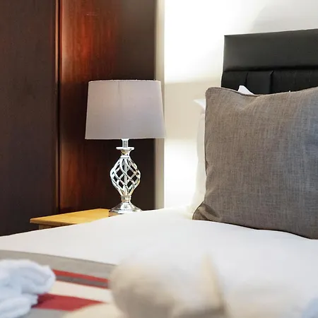 Unique! 5br In Queen Street * רדקאר