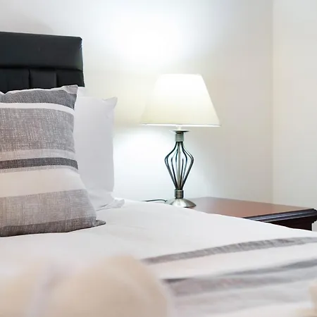 Unique! 5br In Queen Street